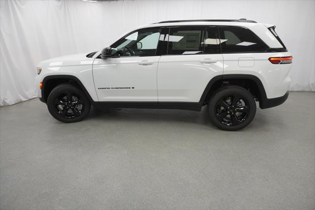 new 2025 Jeep Grand Cherokee car, priced at $39,280