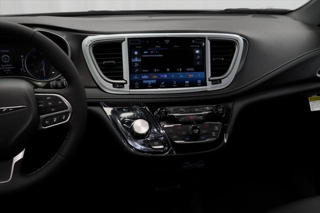 new 2025 Chrysler Pacifica car, priced at $42,640