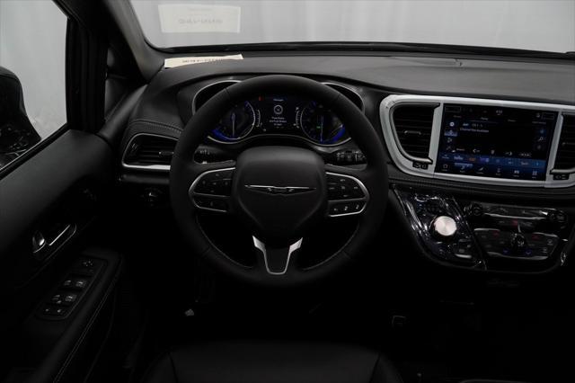 new 2025 Chrysler Pacifica car, priced at $42,640