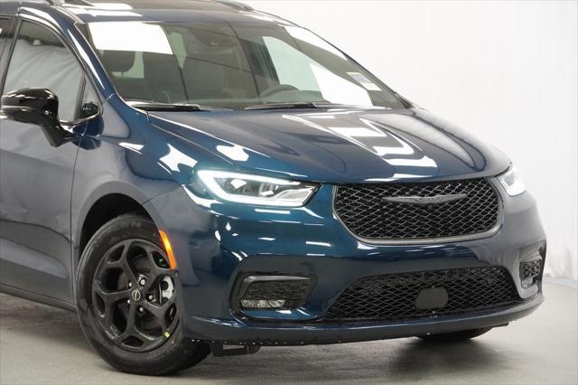 new 2025 Chrysler Pacifica Hybrid car, priced at $49,300