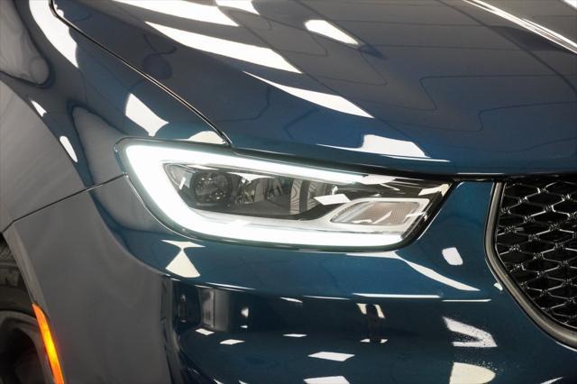 new 2025 Chrysler Pacifica Hybrid car, priced at $49,300