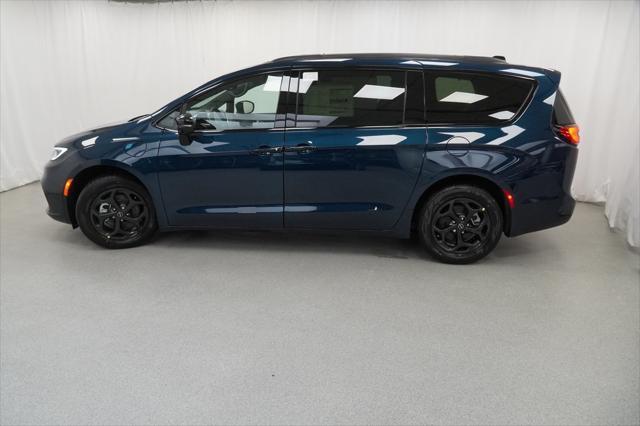 new 2025 Chrysler Pacifica Hybrid car, priced at $49,300