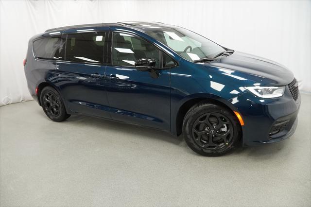 new 2025 Chrysler Pacifica Hybrid car, priced at $49,300