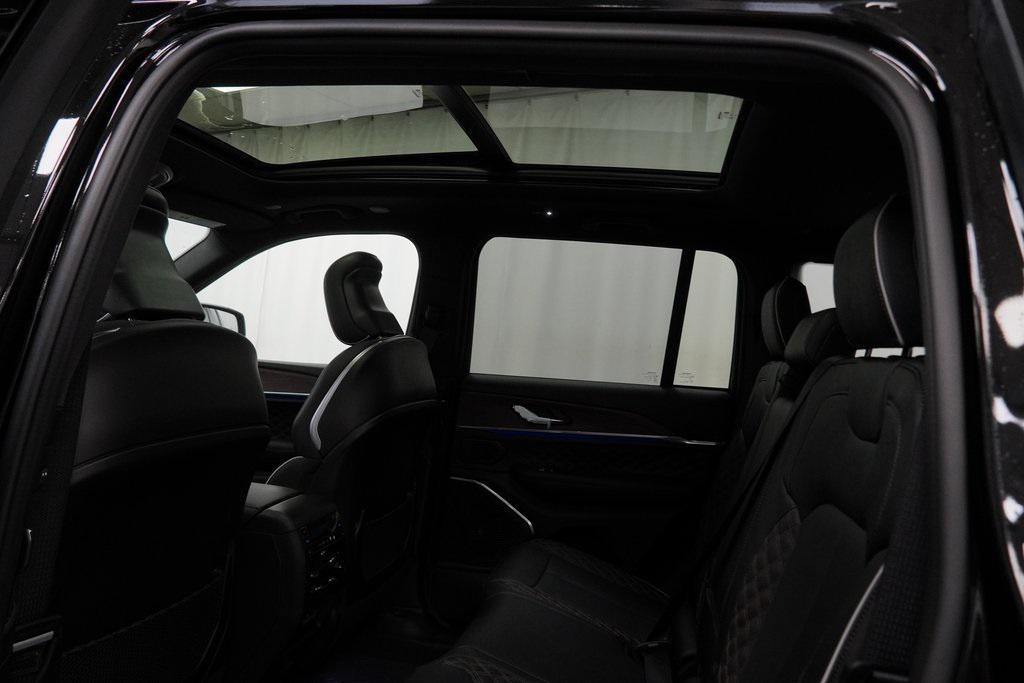 new 2025 Jeep Grand Cherokee car, priced at $55,425