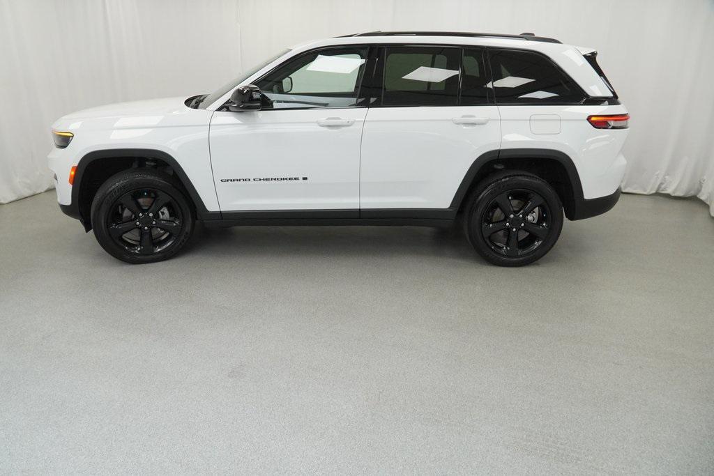 used 2023 Jeep Grand Cherokee car, priced at $34,194