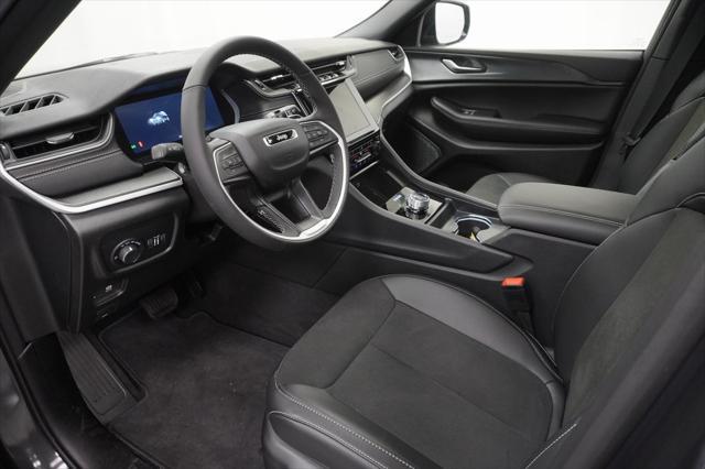 new 2025 Jeep Grand Cherokee car, priced at $36,725