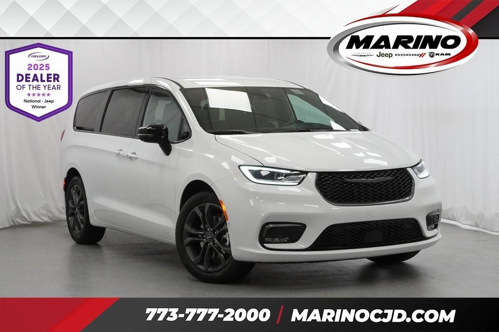 new 2026 Chrysler Pacifica car, priced at $46,385