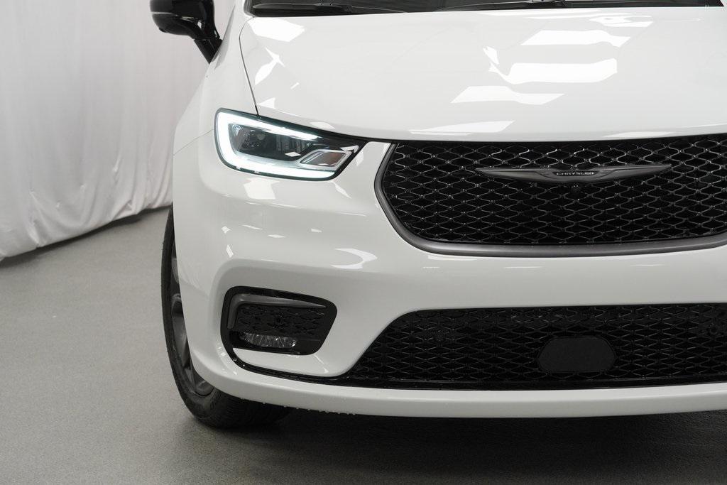 new 2026 Chrysler Pacifica car, priced at $46,385