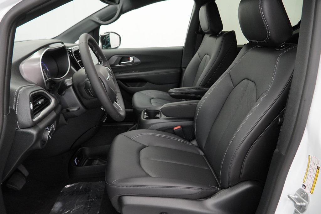 new 2026 Chrysler Pacifica car, priced at $46,385