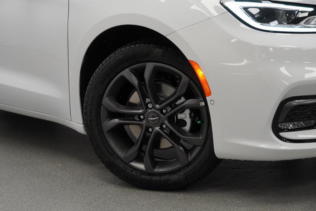 new 2026 Chrysler Pacifica car, priced at $46,385