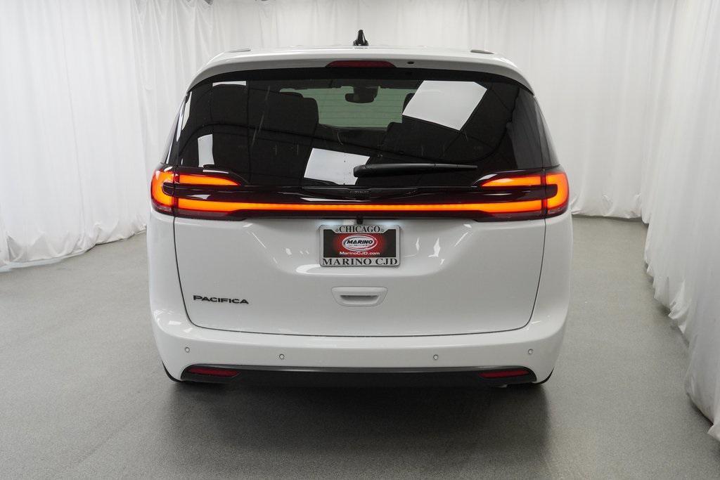 new 2026 Chrysler Pacifica car, priced at $46,385