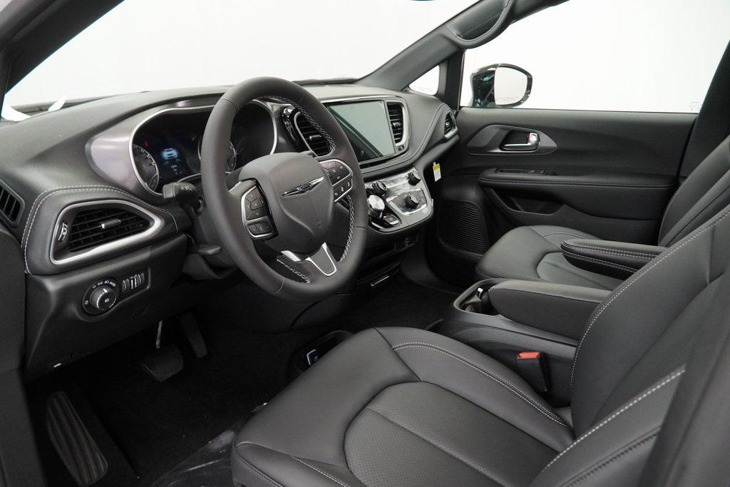 new 2026 Chrysler Pacifica car, priced at $46,385