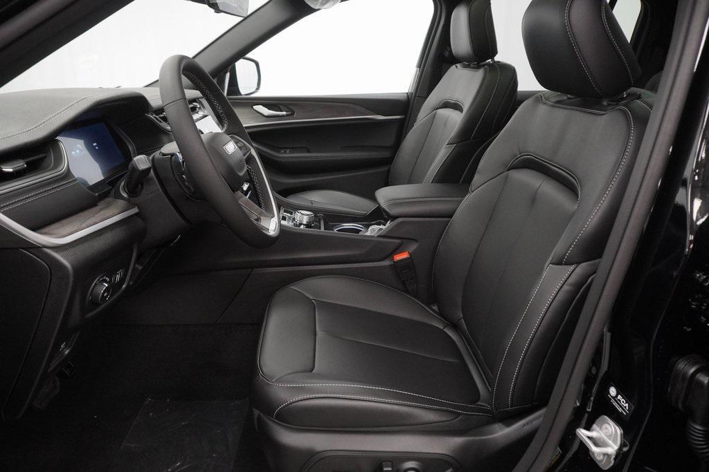 new 2025 Jeep Grand Cherokee car, priced at $42,760