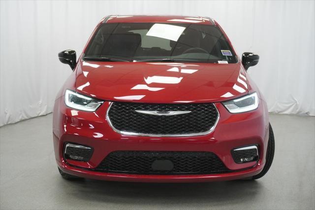 new 2025 Chrysler Pacifica car, priced at $39,940