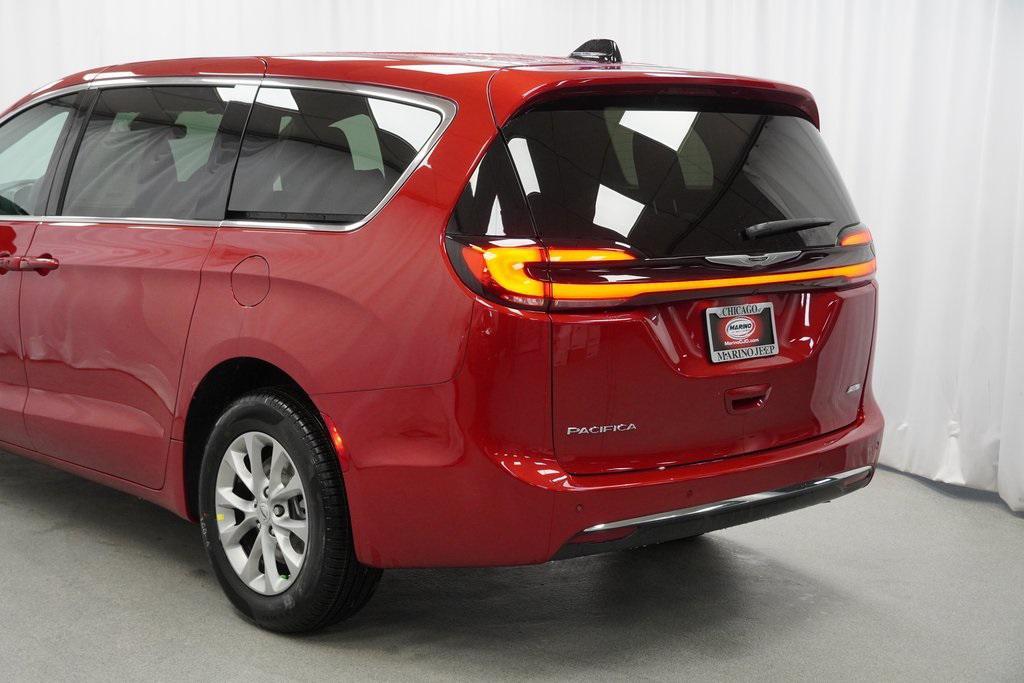 used 2025 Chrysler Pacifica car, priced at $39,494