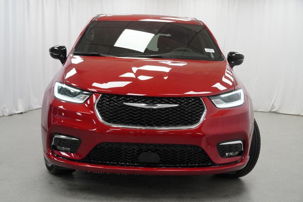 used 2025 Chrysler Pacifica car, priced at $39,494