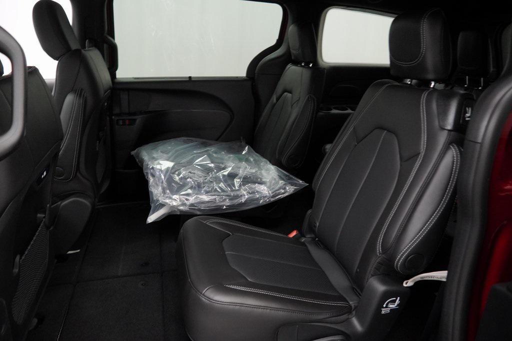 used 2025 Chrysler Pacifica car, priced at $39,494