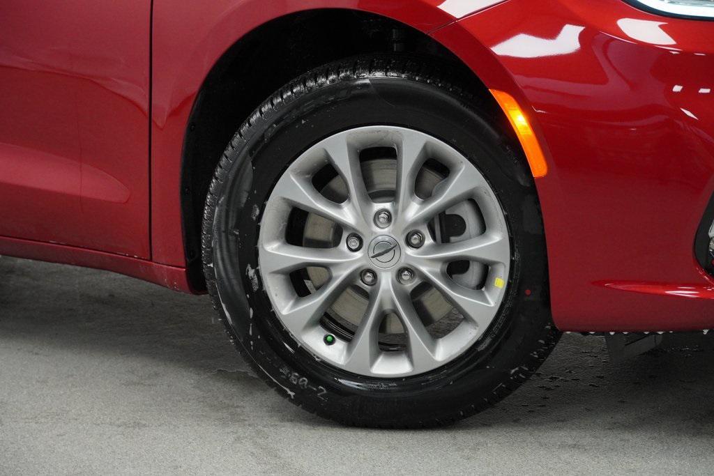 used 2025 Chrysler Pacifica car, priced at $39,494