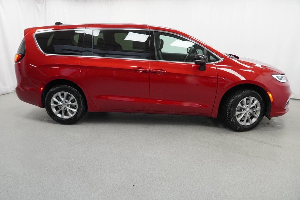 used 2025 Chrysler Pacifica car, priced at $39,494