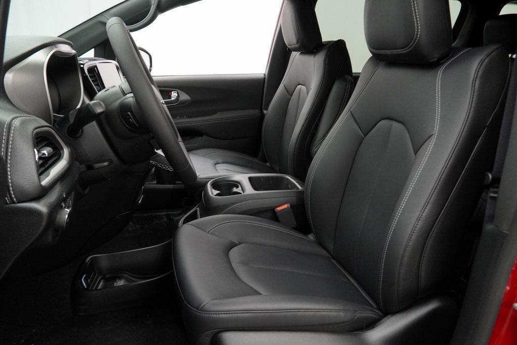 used 2025 Chrysler Pacifica car, priced at $39,494