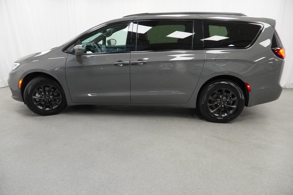 used 2022 Chrysler Pacifica car, priced at $35,194