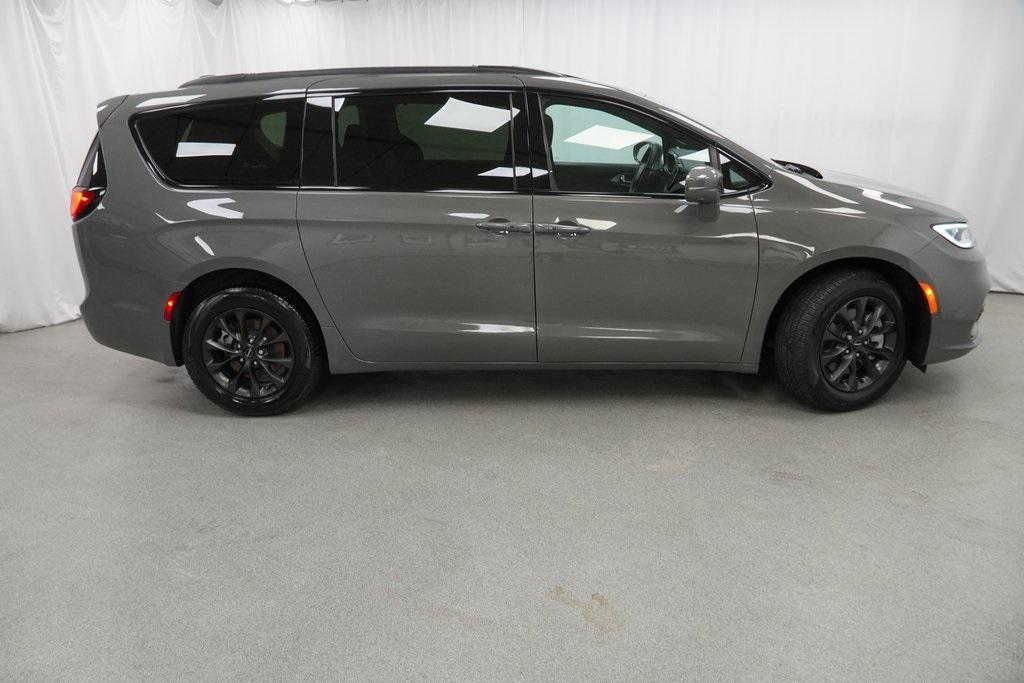 used 2022 Chrysler Pacifica car, priced at $35,194