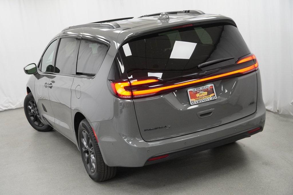 used 2022 Chrysler Pacifica car, priced at $35,194