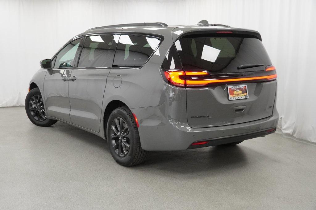 used 2022 Chrysler Pacifica car, priced at $35,194