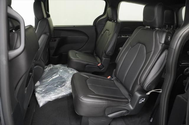 new 2025 Chrysler Pacifica car, priced at $41,445