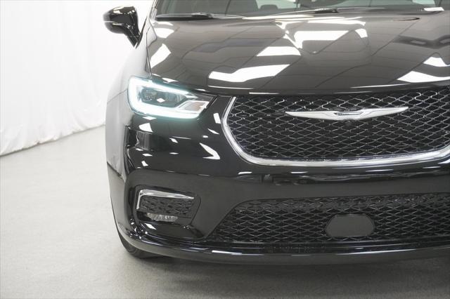 new 2025 Chrysler Pacifica car, priced at $41,445