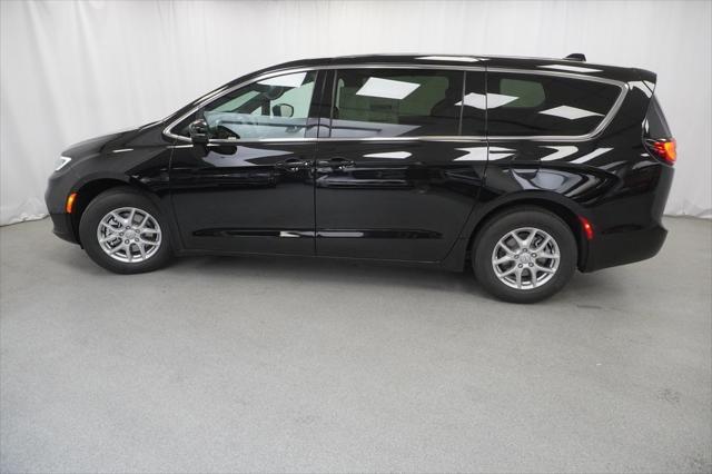 new 2025 Chrysler Pacifica car, priced at $41,445