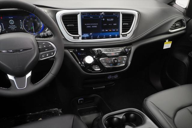 new 2025 Chrysler Pacifica car, priced at $41,445