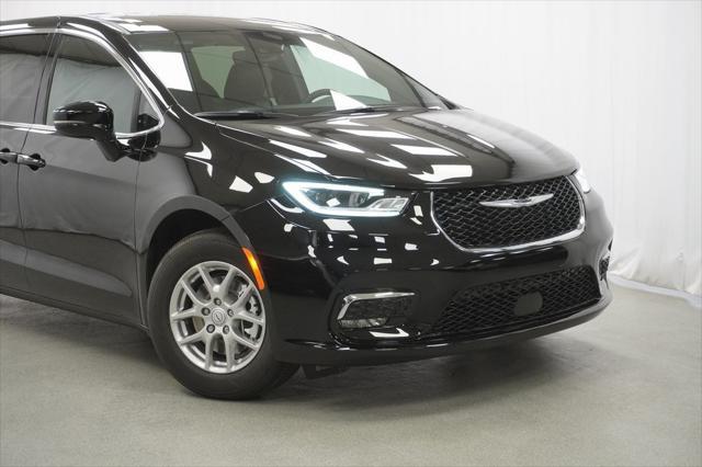 new 2025 Chrysler Pacifica car, priced at $41,445