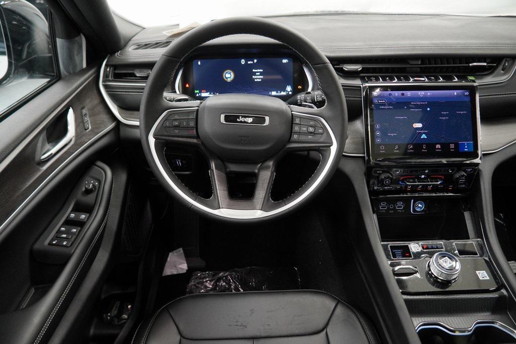 new 2025 Jeep Grand Cherokee car, priced at $44,890