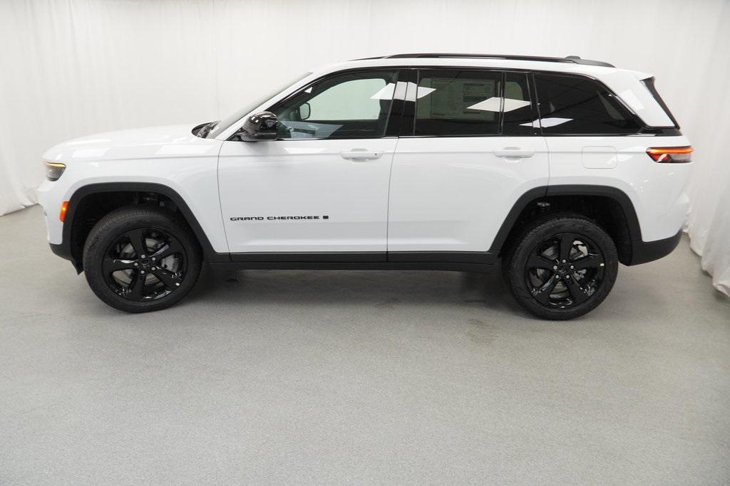new 2025 Jeep Grand Cherokee car, priced at $44,890