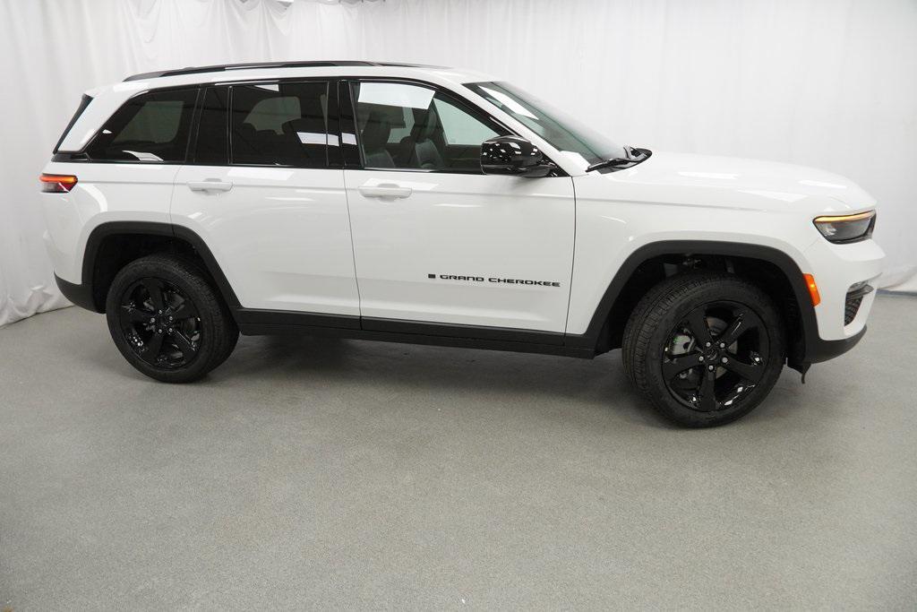 new 2025 Jeep Grand Cherokee car, priced at $44,890