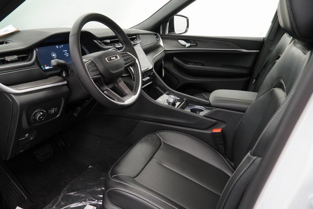 new 2025 Jeep Grand Cherokee car, priced at $44,890