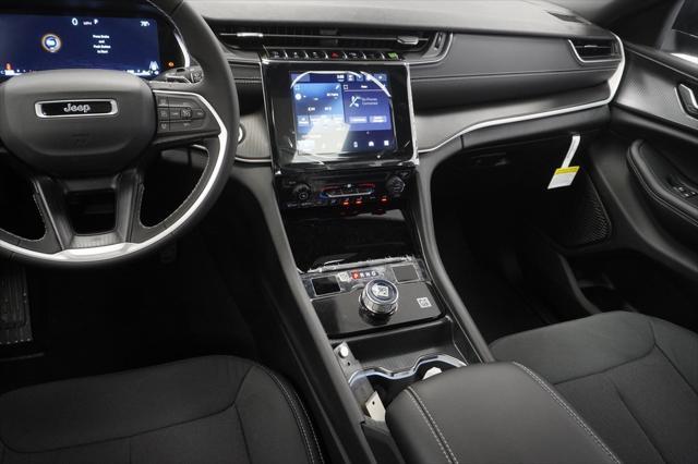 new 2025 Jeep Grand Cherokee car, priced at $34,875