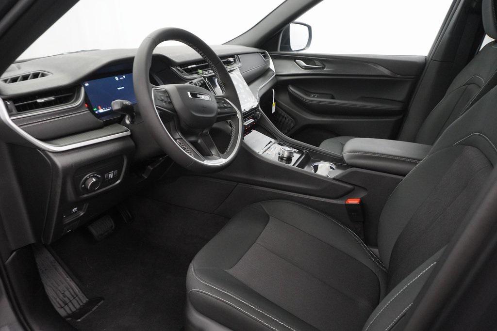 new 2025 Jeep Grand Cherokee car, priced at $37,375