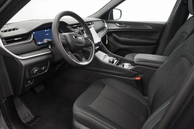new 2025 Jeep Grand Cherokee car, priced at $34,875