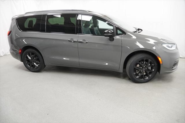 new 2025 Chrysler Pacifica car, priced at $49,535