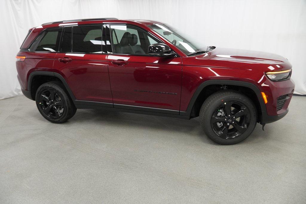 new 2025 Jeep Grand Cherokee car, priced at $41,125