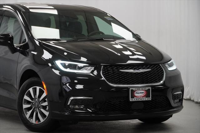 new 2025 Chrysler Pacifica Hybrid car, priced at $43,530