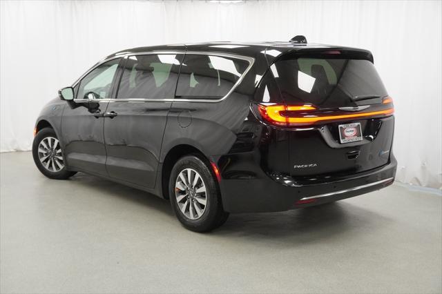 new 2025 Chrysler Pacifica Hybrid car, priced at $43,530