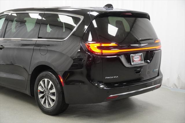 new 2025 Chrysler Pacifica Hybrid car, priced at $43,530