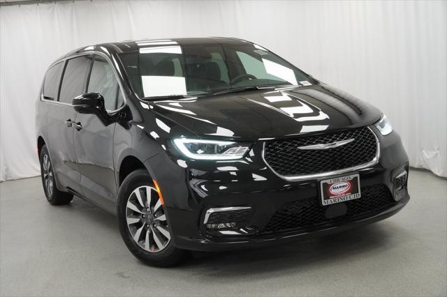 new 2025 Chrysler Pacifica Hybrid car, priced at $43,530