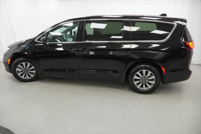 new 2025 Chrysler Pacifica Hybrid car, priced at $43,530