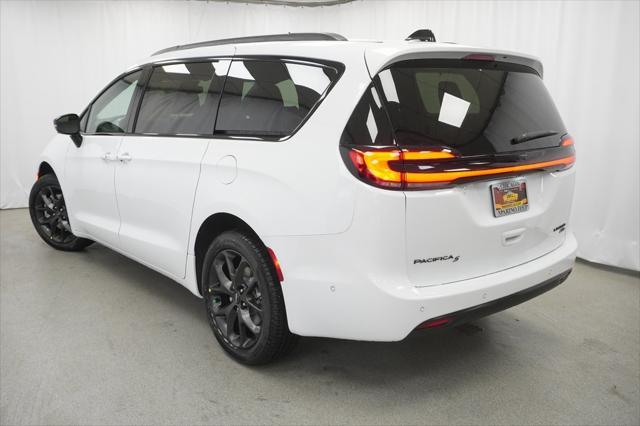 new 2024 Chrysler Pacifica car, priced at $47,160