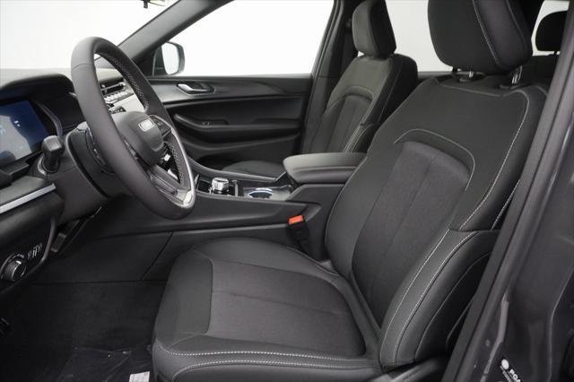 new 2025 Jeep Grand Cherokee car, priced at $34,125