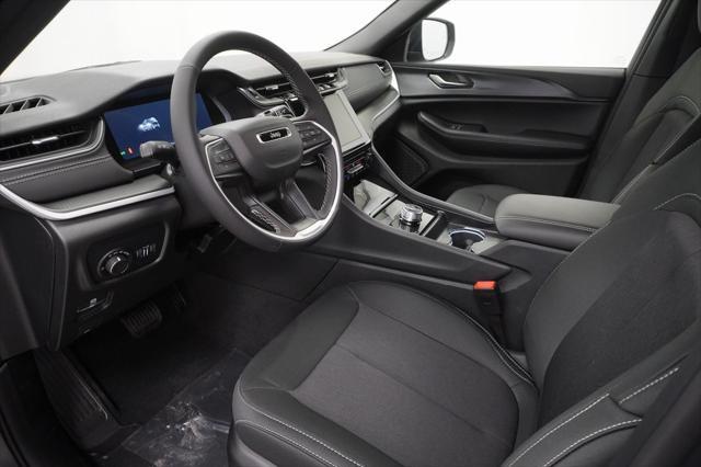 new 2025 Jeep Grand Cherokee car, priced at $34,125